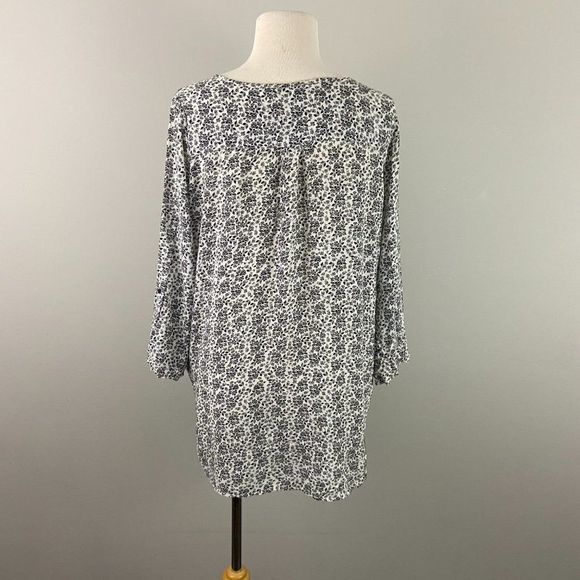 🌿4/$35 🌿BUSEM Black & White‎ Floral Tunic - Picture 4 of 9